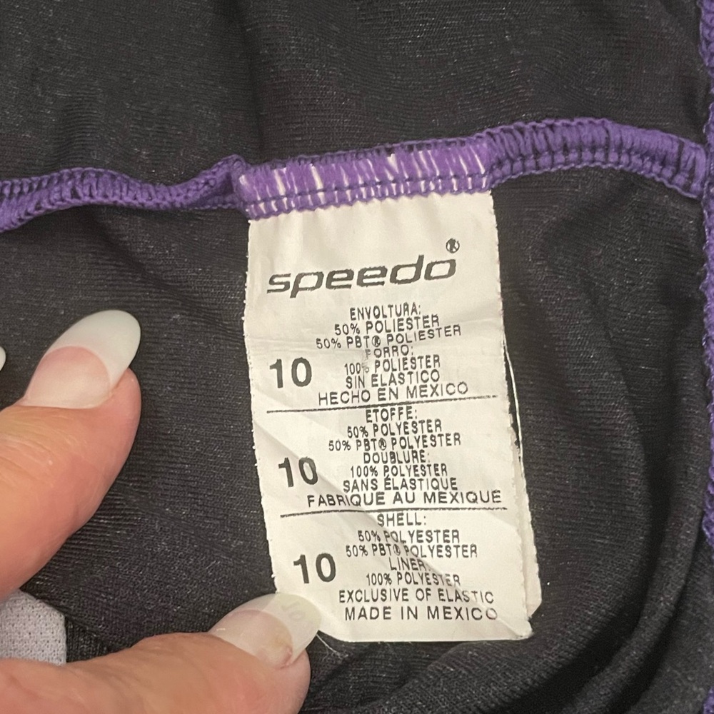 Ladies Speedo swim suit - Picture 3 of 4